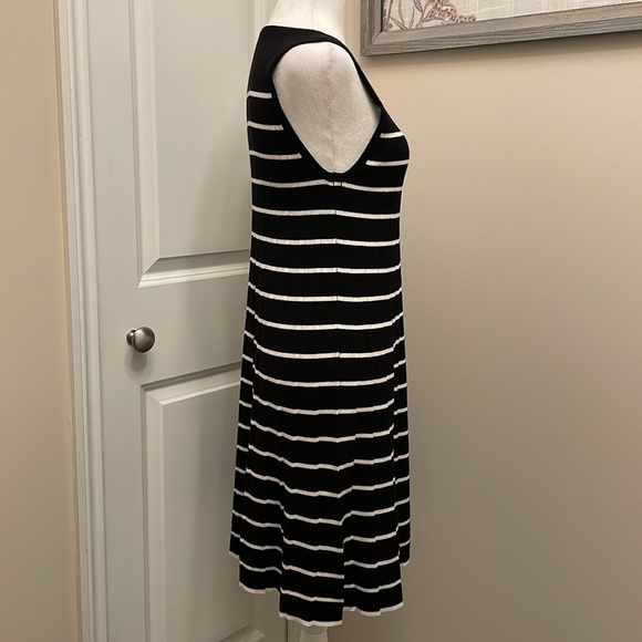Ophelia Roe Women’s midi Dress, Stripped, Medium, Pleated, Sleeveless, New! - Picture 4 of 14
